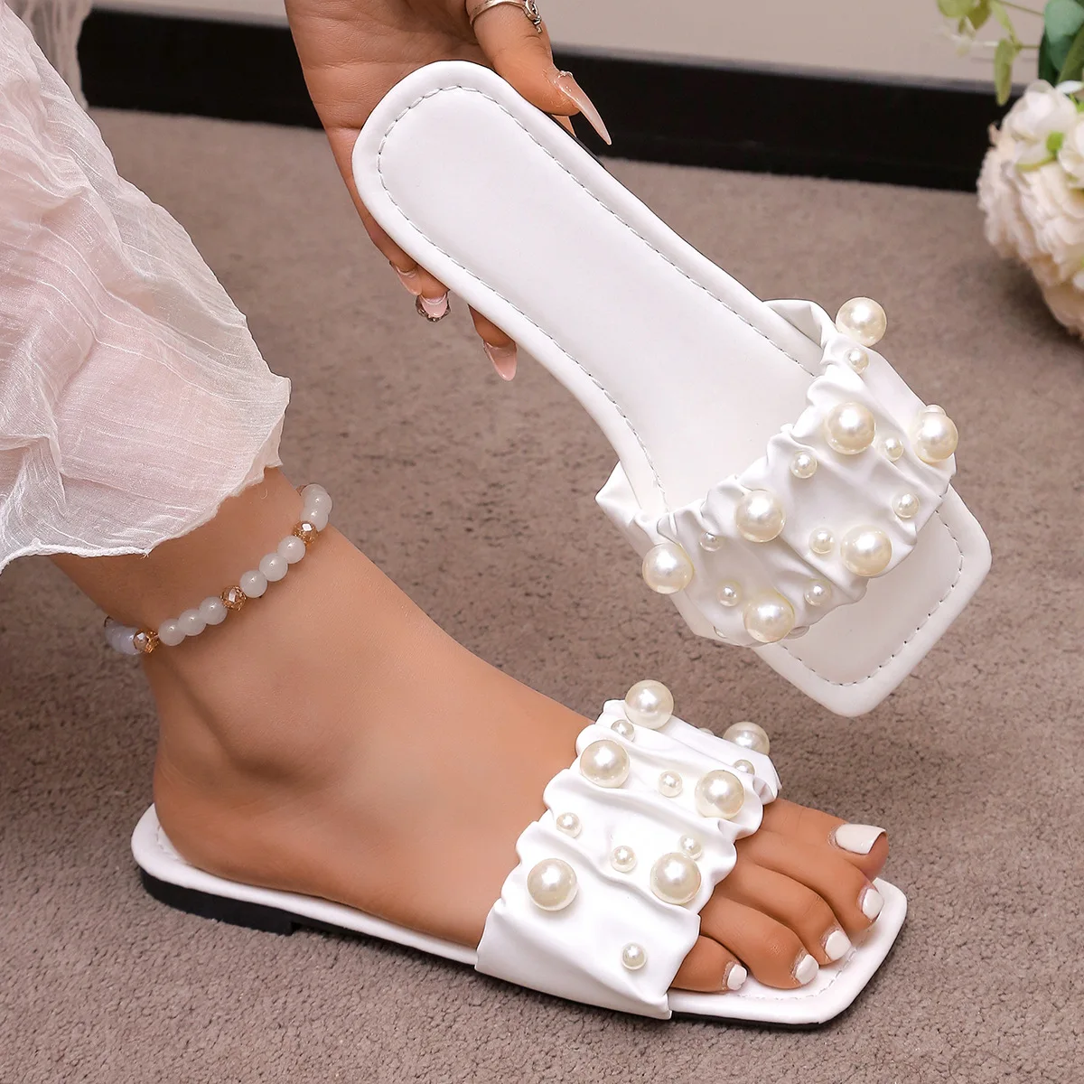 أحذية السيدات النعال كعب مربع النعال النساء ميد الفاخرة الشرائح الصيف كتلة 2025 مصمم روما فضائح بولي PU هوف الكعوب