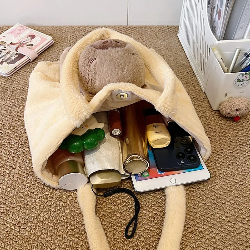 Borsa a mano Capybara per bambola di cartone animato di moda Borsa a tracolla morbida in peluche con fibbia magnetica di grande capacità Borsa a tracolla morbida in stile coreano invernale