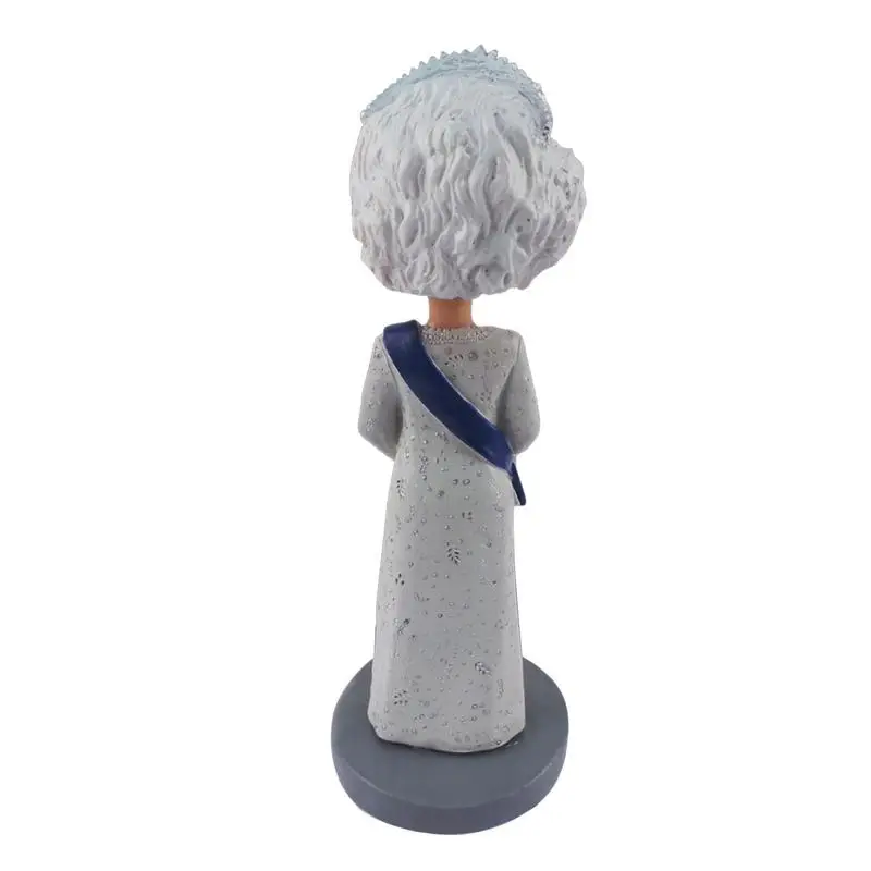 Queen Elizabeth II Car Ornament platine Jubilee 2022 70th Anniversary Resin figurine Doll Auto Interior Dashboard Statue