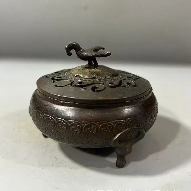 Antique-style three-legged incense burner, featuring a crane design, for home or indoor use as an incense or aromatherapy diffus