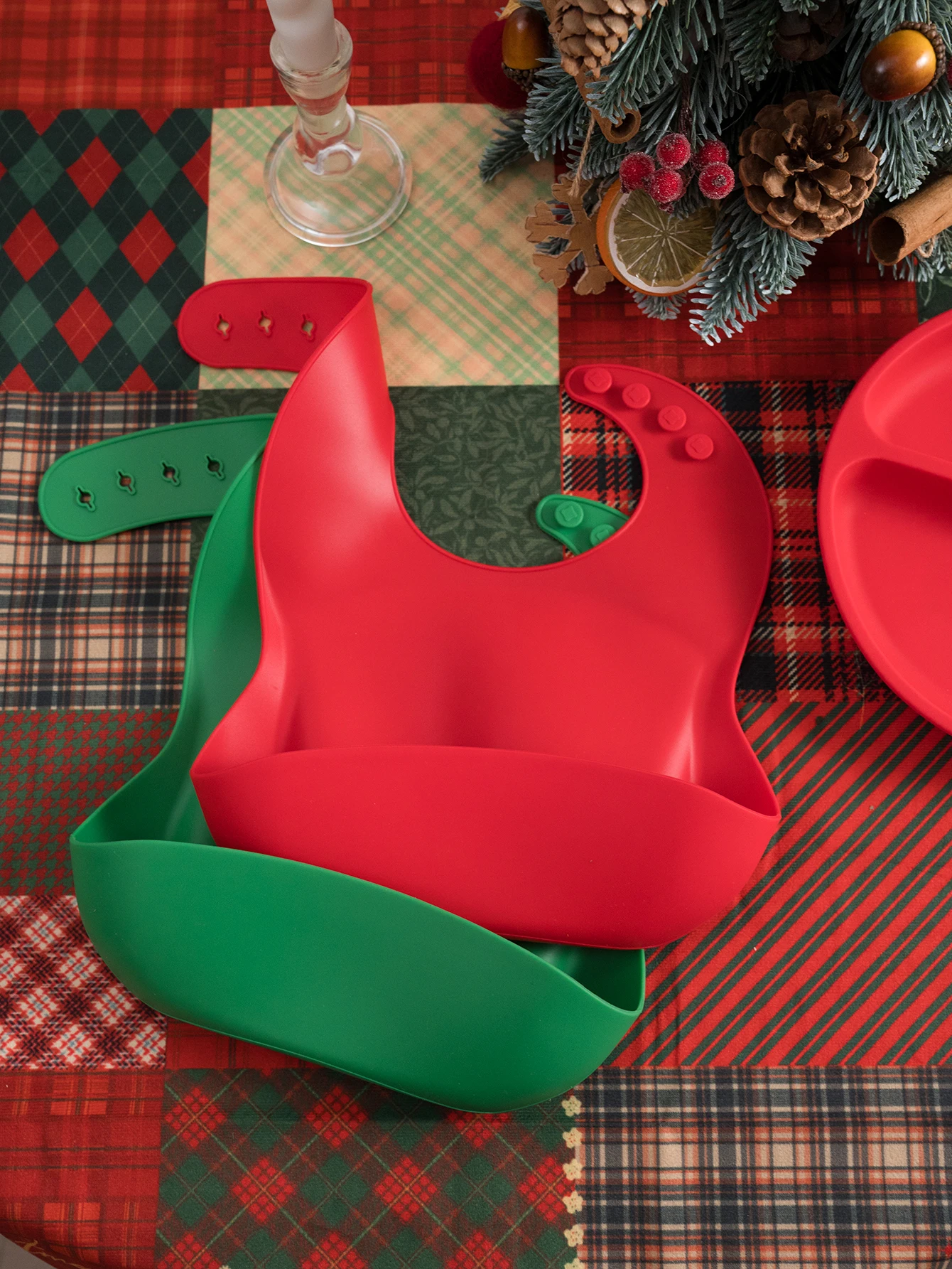 

Color Kids 1PC Waterproof Silicone Baby Bib Newborn Drool Bib Kids Feeding Accessory Burp Cloth Baby Christmas Gift Baby Stuff