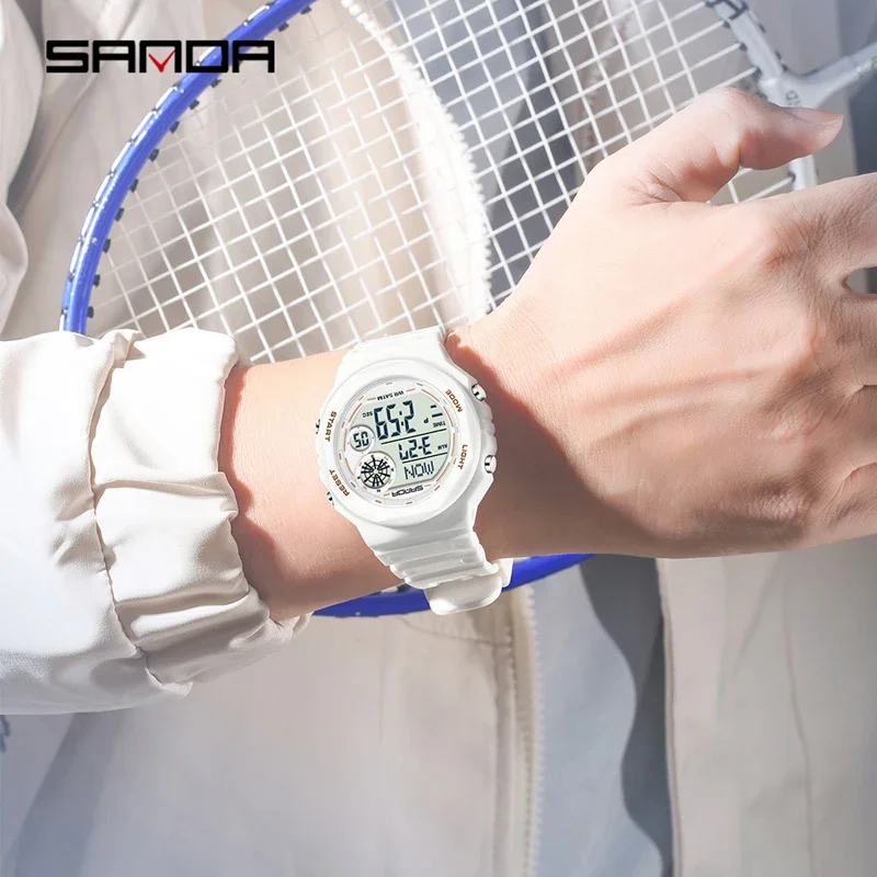 SANDA Fashion الساعات الرقمية الرياضية LED ساعات المعصم متعددة الوظائف مضيئة 50 متر مقاوم للماء تاريخ الأسبوع طالب ساعة إلكترونية