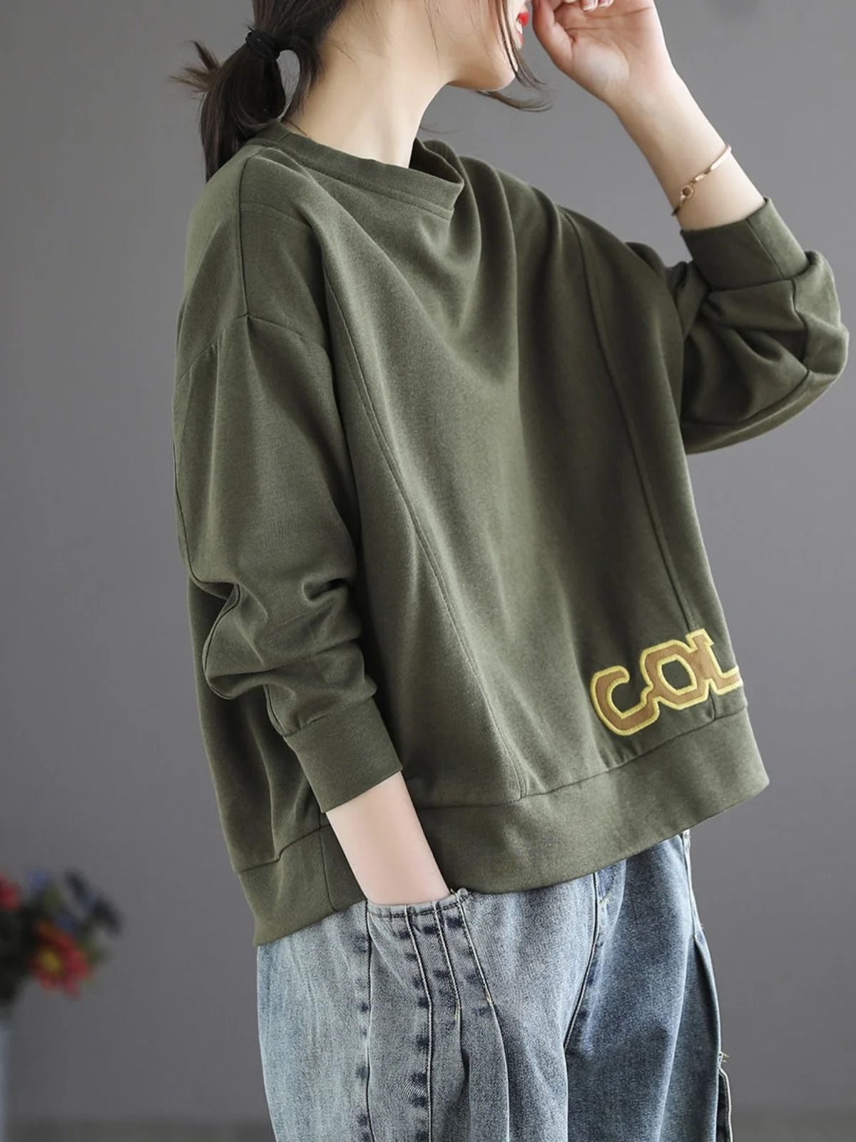 

Повседневная свободная футболка с буквенным принтом, цветная, больших размеров, винтажная, стройнящая, омолаживающая, в корейском стиле, с круглым вырезом, с длинным рукавом