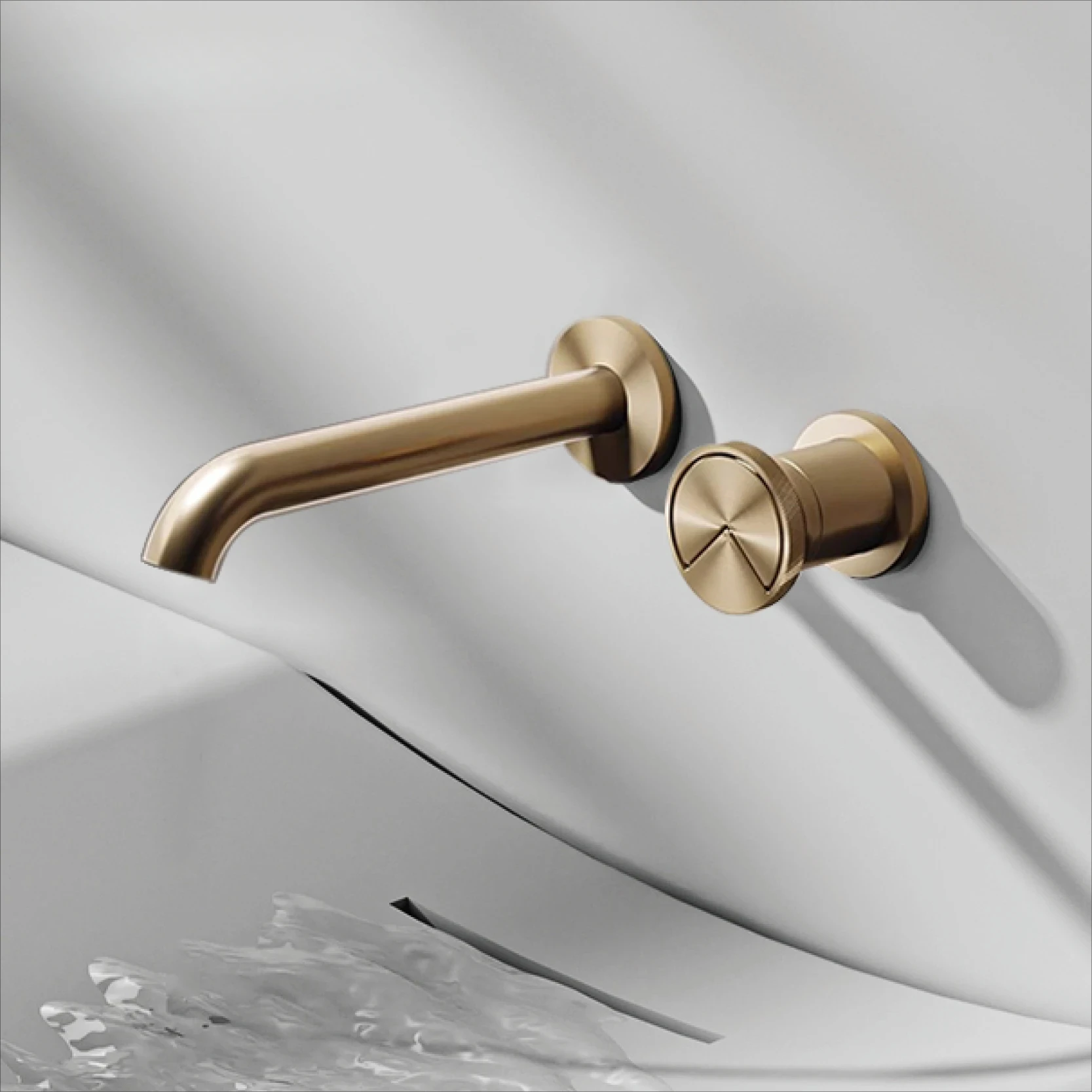 

Роскошный матовый золотой латунный смеситель для раковины в стене, современный смеситель для раковины с одной ручкой, регулировка потока/горячей и холодной воды, дизайн туалетного крана