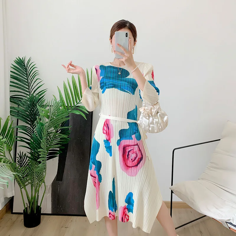 

Pleated Print Dress In Early Autumn 2022 New Loose Large Foreign Style Lace Up 3 / 4 Sleeve Bottomed Dress