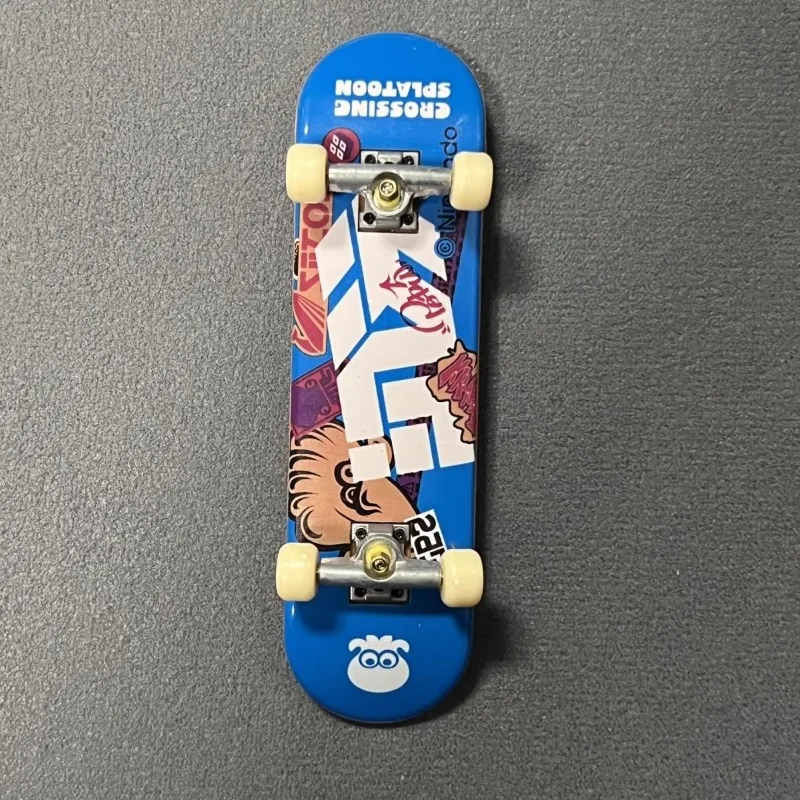 متوفر في المخزون Splatoon3 Jet Warrior Fingertip Skateboard قلادة التماثيل أنيمي لعبة شخصيات الحركة الطرفية