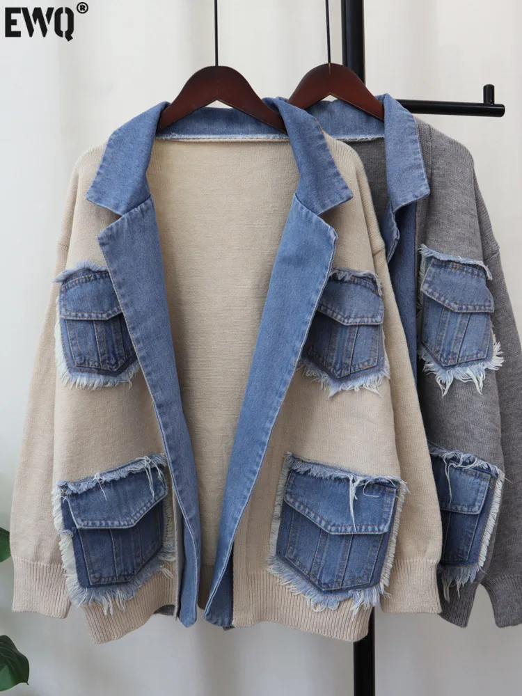 [EWQ] High Street Fashion Patchwork Denim Turn-down Collar Pockets Open Stitch Women's Sweater Coat Autumn 2024 Winter New