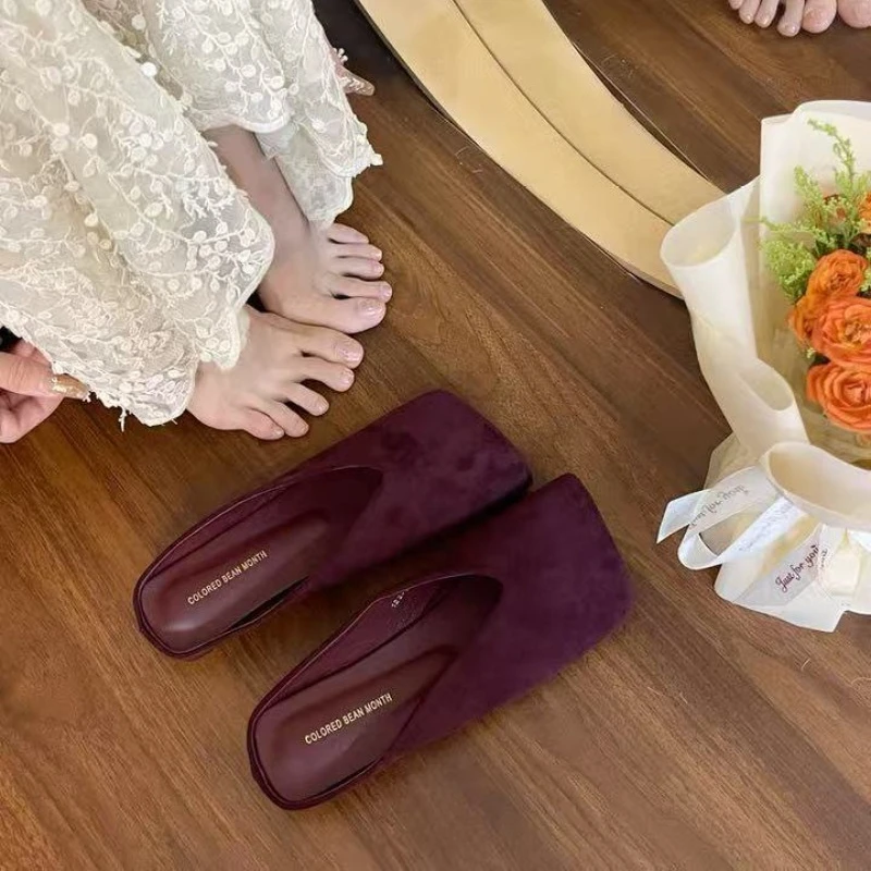 Baotou Halbe Hausschuhe für Damen, 2025, Frühling und Herbst, neuer Stil, kleiner quadratischer Kopf, flacher Mund, Samt, weicher Boden, modische flache Schuhe