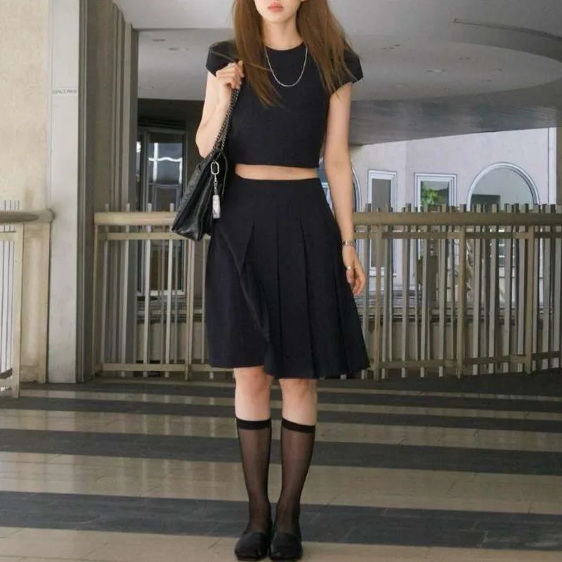 

Puff Sleeve Short Sleeve Top Pleated Skirt Set For Women Y2k Fashion Simple Black Campus Style Versatile Mid Length Skirt Set
