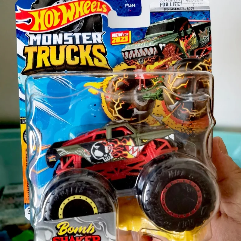 

Распродажа Wheels 2025 Monster Trucks, набор масштаб 1/64, литые под давлением модели автомобилей, в комплект входит коллекционная игрушка Tiger Shark Bigfoot Poppy для мальчиков