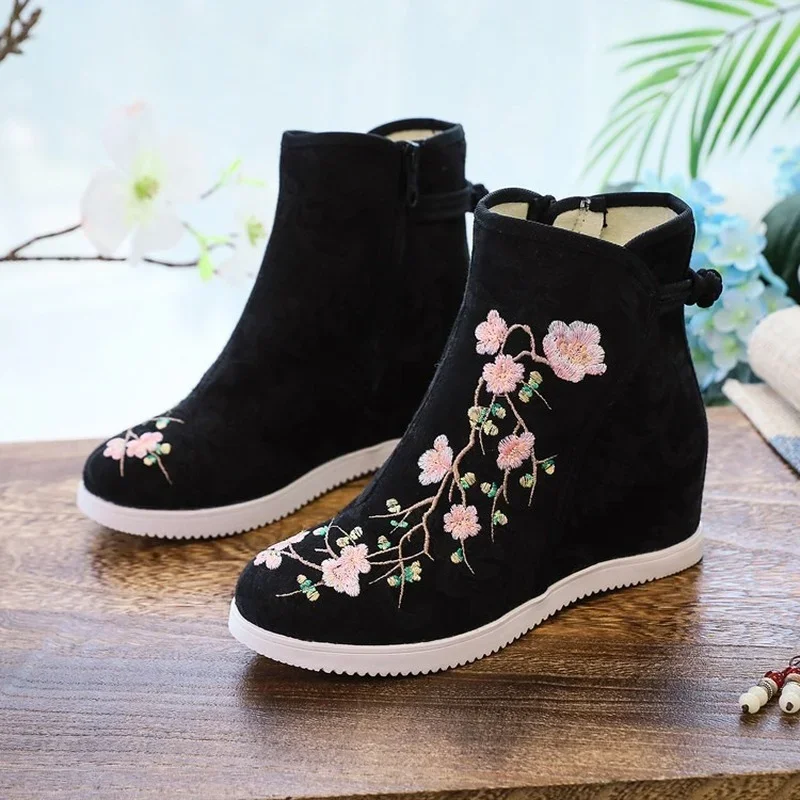 Winter Woman Embroidered Elevator Shoes Chinese Style Platform Shoes Canvas Hanfu Zapatos Women Boots Casual Vintage White Boots