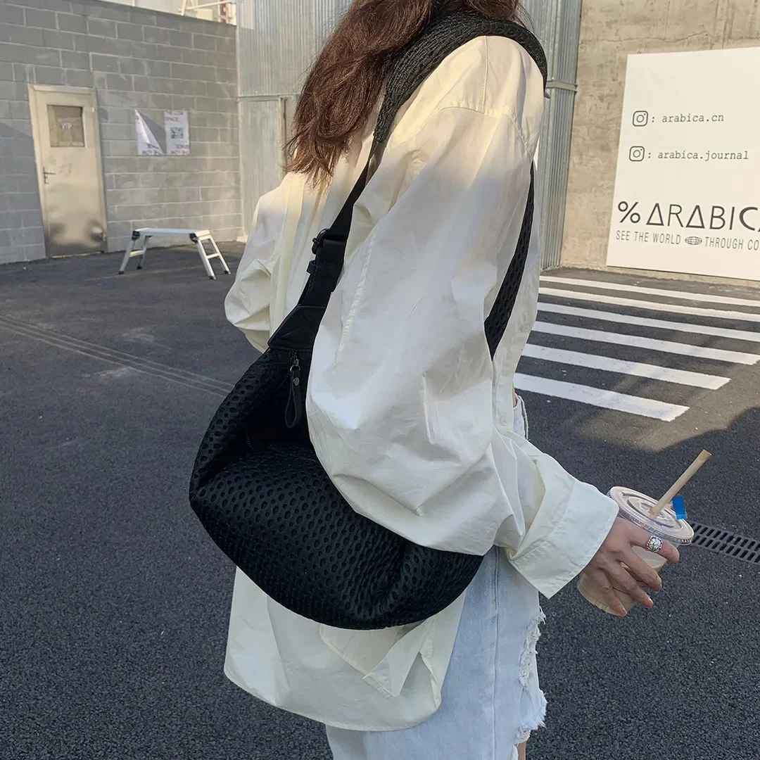 Grid Crossbody for Women 2024 Simple Large Capacity Crescent Casual and Light Shoulder Bag Spot Fashion Movement