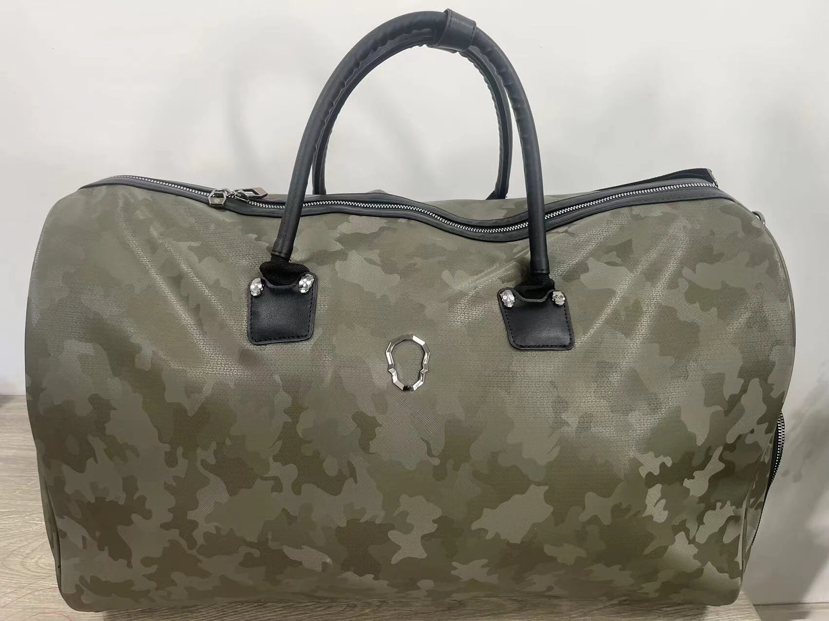 حقيبة سفر كبيرة جدًا للجولف، واق من المطر بنمط مموه مع جيب أحذية مخصص، عطلة نهاية الأسبوع العملية