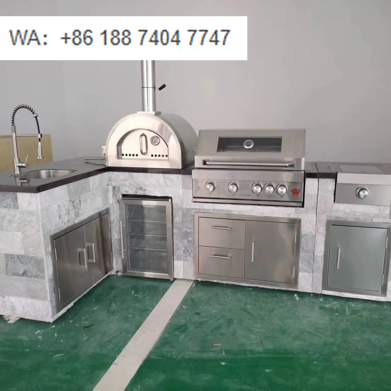 

Custom L-Shaped Outdoor Kitchen with Gas Grill and Pizza Oven Aluminum Frame and Stone-for American Courtyards