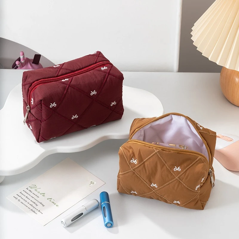New Style Bow-Knot Quilted Makeup Bag, Portable Travel Toiletry Bag, Women's Lipstick and Cosmetics Storage Bag, Used for Storing Cosmetics and Skin Care Products When Traveling, Large-Capacity Makeup Bag, Portable Travel High-End Storage Toiletry Bag