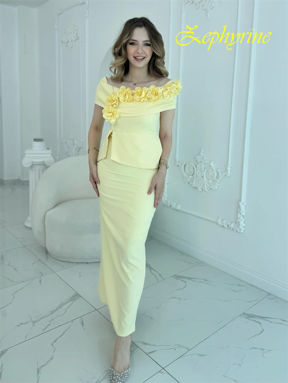 Gaun Malam Leher Perahu Elegan yang Disesuaikan dan Gaun Acara Khusus Jersey Indah dan Gaun Selebriti Bunga Temperamen