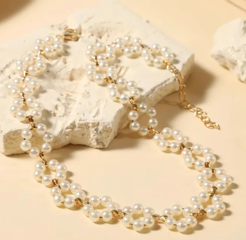 Pearl necklace for women, new European and American style, luxurious clavicle chain, Instagram-worthy choker.