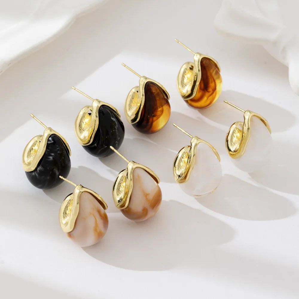 Personality Retro Maillard Amber Color Geometric Teardrop-shaped Resin Stud Earrings for Women Designer Jewelry Accessories Gift
