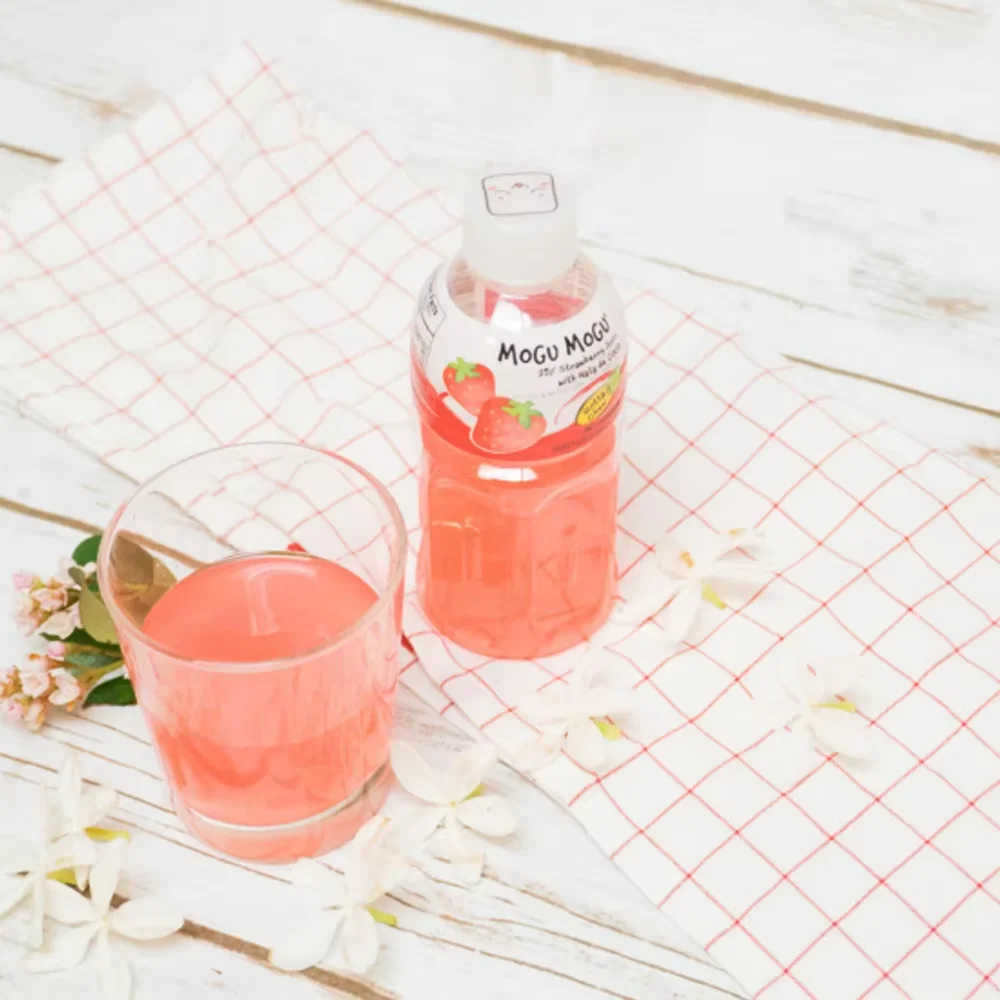 موغو موجو، فراولة - مشروب جيلي جوز الهند بنكهة، عبوة من 6 قطع، 320 مل/زجاجة (عبوة تجميع عائلية)