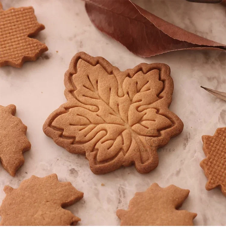 

DIY Maple Leaf Cookie Cutter S/L Pressed Mold Novel Biscuit Stamp Plastics Homemade Party Dessert Pastry Baking Kitchenware