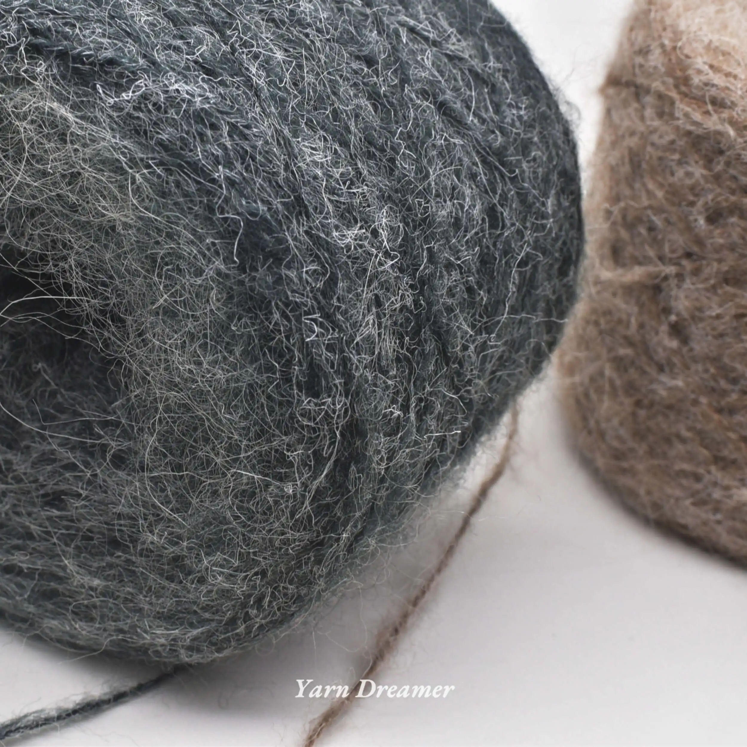 

Grey and Brown Mohair Knitting Yarn 100g Fluffy Thick Wool Yarns for Knitting and Crochet Thread