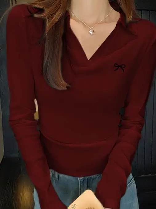 Lässiges und minimalistisches, einfarbiges Langarm-T-Shirt mit Weste