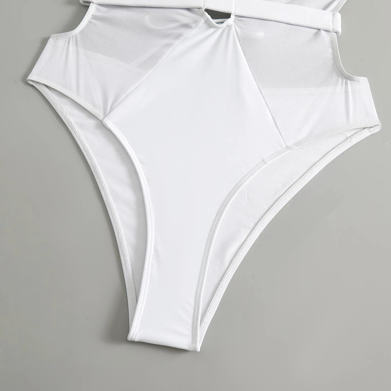 2025 nuevo traje de baño blanco de una pieza para mujer, traje de baño Sexy de malla con recorte Halter y cuello con Control de barriga, secado rápido para vacaciones en la playa