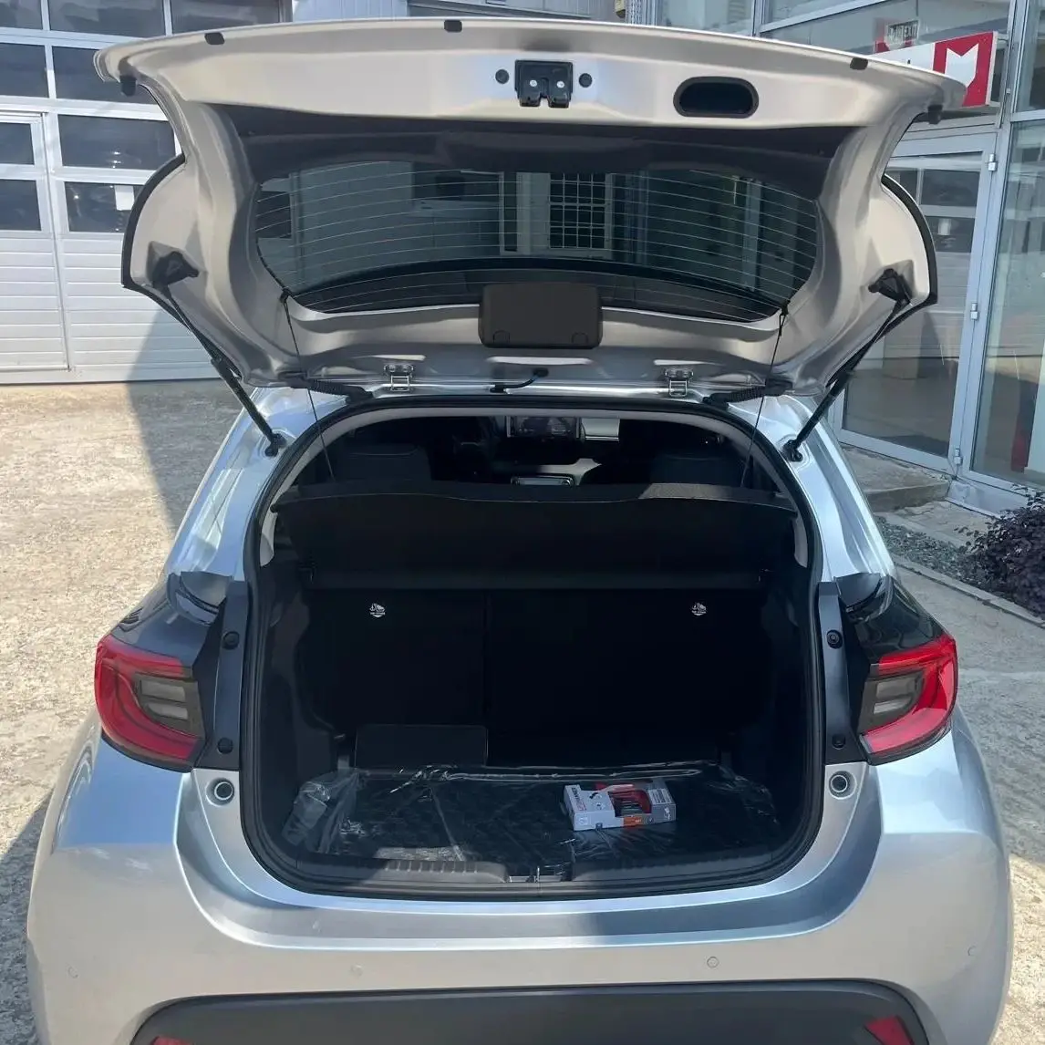 

Автоматические стойки с пружинами для Toyota Yaris (XP210) Hatchback 2020-настоящее время задней двери багажника, подъемник багажника, опоры амортизатора