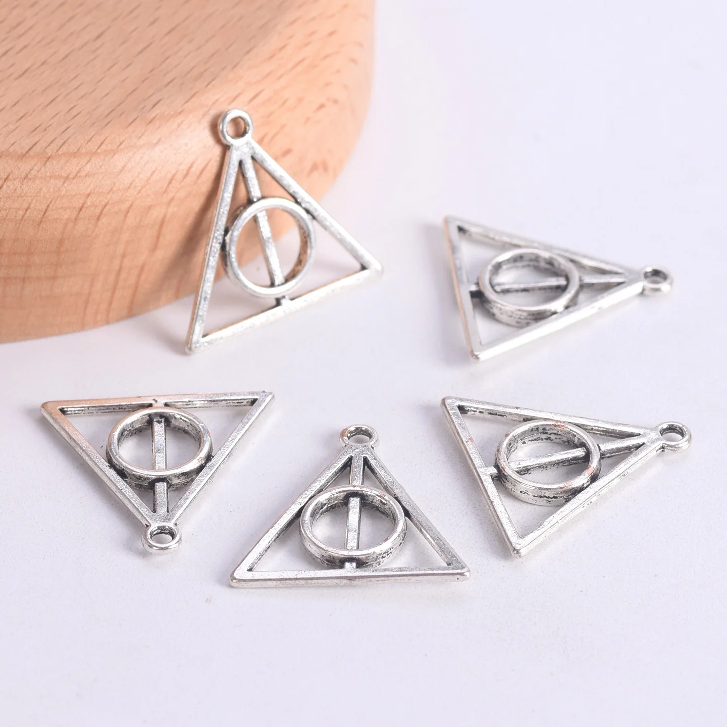 Triângulo Forma Tibetano Cor Prata Zinco Aloot Metal Pingentes, Loose Jewelry Making, 21x22mm, 10Pcs