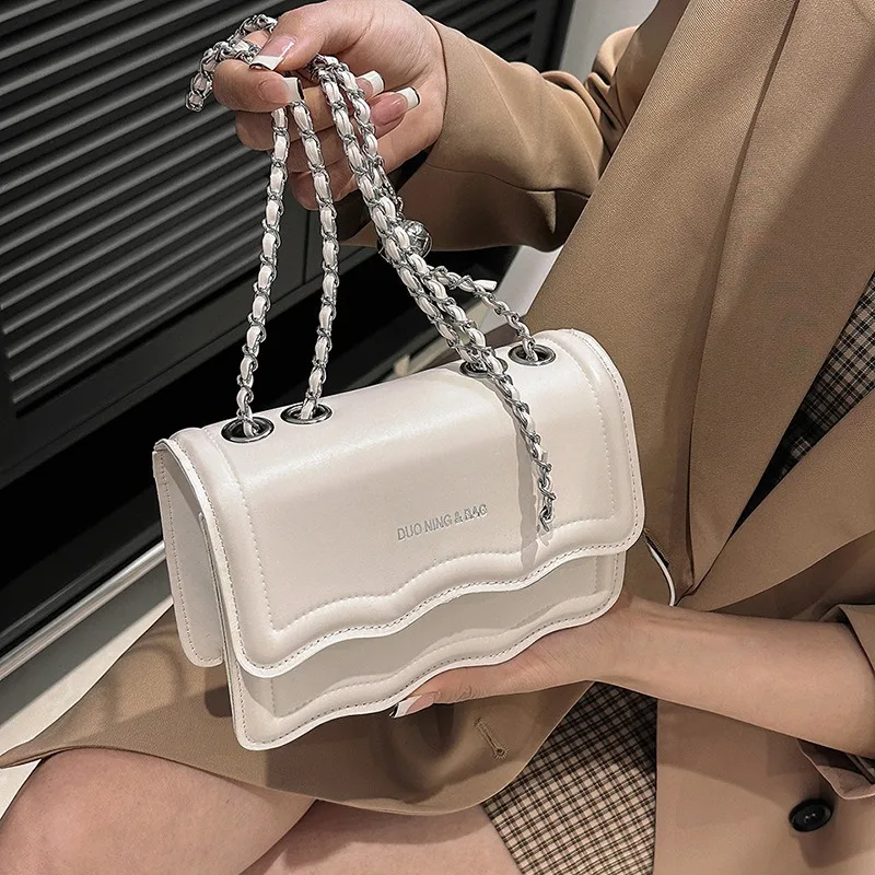 Elegant Women Shoulder Bag New Trend PU Leather Underarm Bags Fashionable Wave Patterned Small Square Bag with Chain