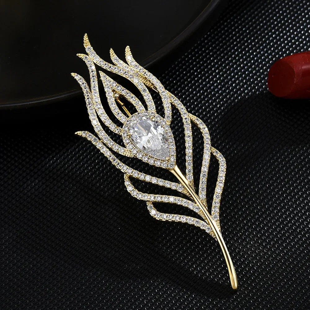 Fashion Clothes Decoration Jewelry Gifts Peacock Feather Brooch Pin Elegant Water Drop Zircon Brooches Badge for Women