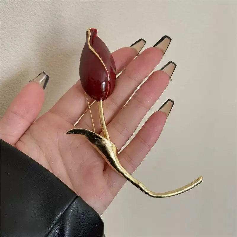 2025 New European And American Design Sense Tulip Flower Metal Brooch Light Luxury Temperament Suit Accessories