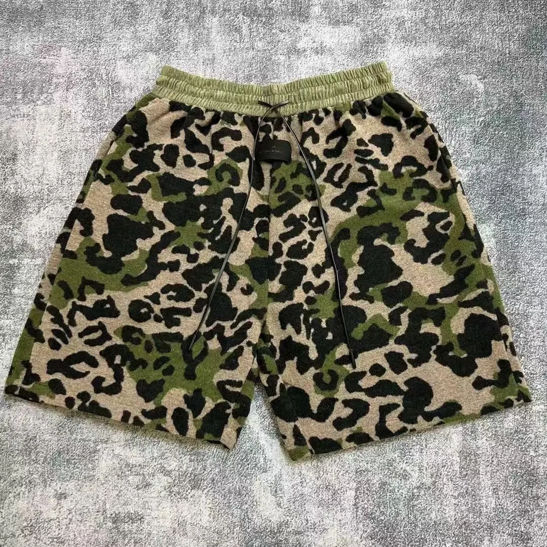 Leopard print camouflage five-point shorts show long legs, good fit, tasteful fashion versatile shorts for men
