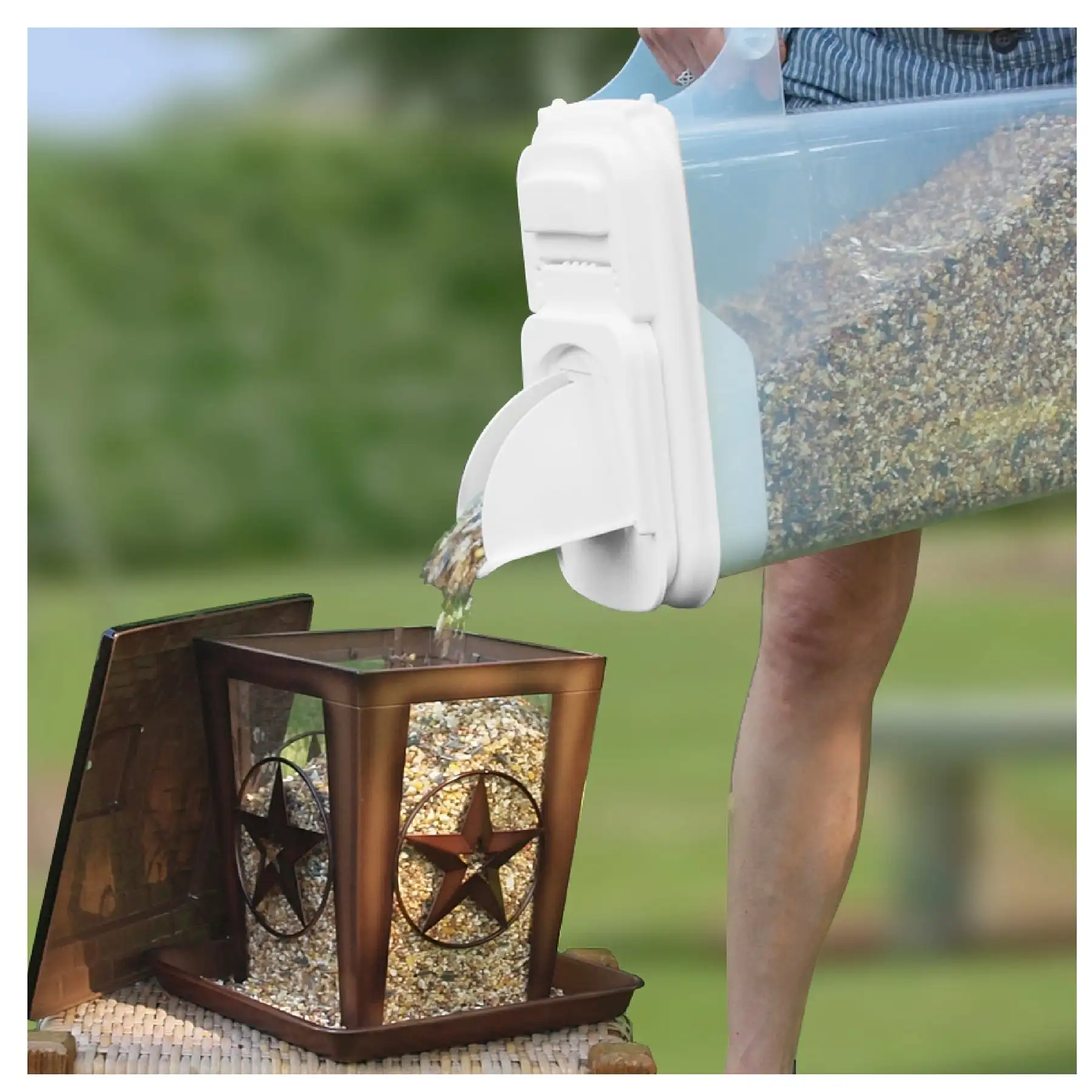 16 QT.  Bird Seed Storage Dispenser, Stackable