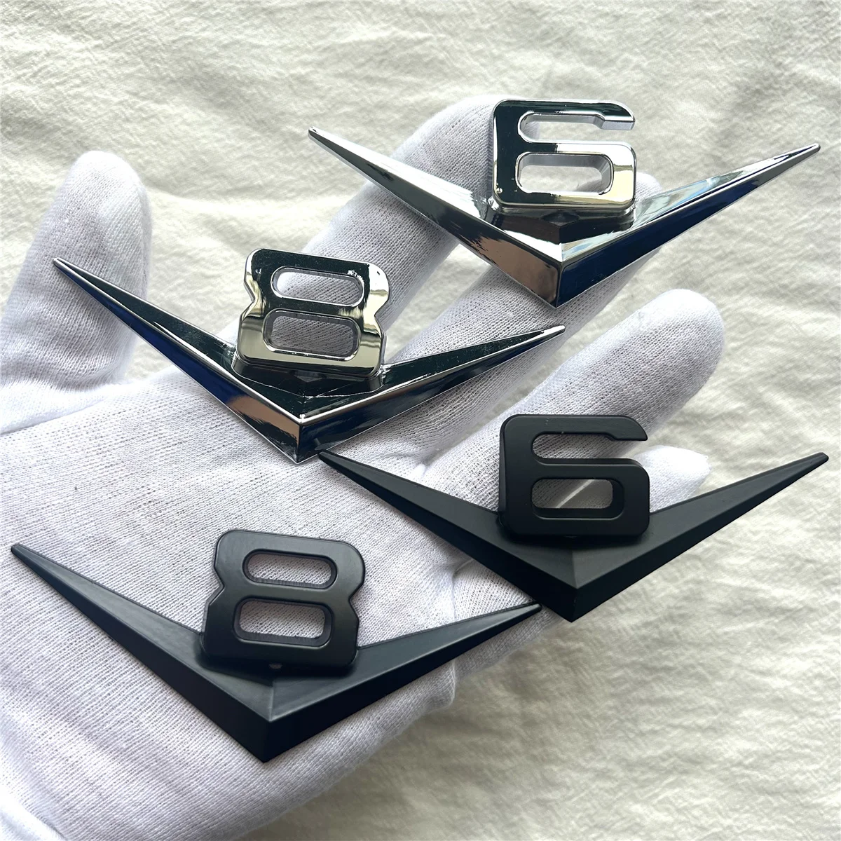 

металлический логотип автомобиля V6 V8, 1 шт., подходит для багажника кузова, хвоста, наклейка на автомобиль, декоративные аксессуары