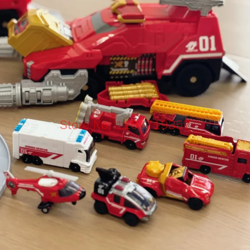 New Takara Tomy Alloy Fire Rescue Truck Xross Braver 01 Rotatable Ladder Mini Alloy Plastic Diecast Vehicle Model Collection Toy