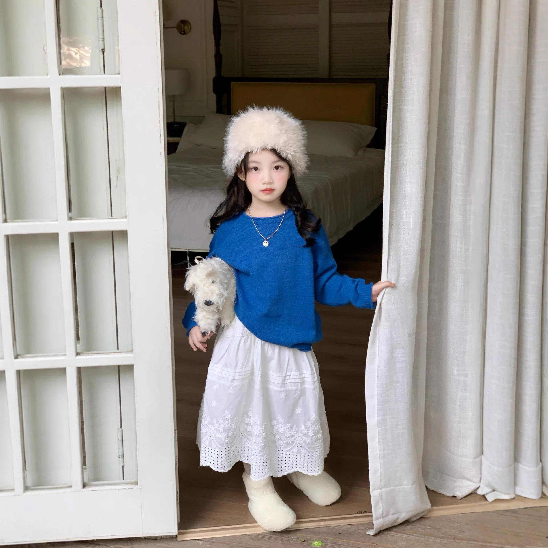 

Детский свитер, весна 2024, корейская версия для маленьких девочек, однотонный вязаный топ, детский свитер с круглым вырезом, эксклюзивная одежда, простой стиль