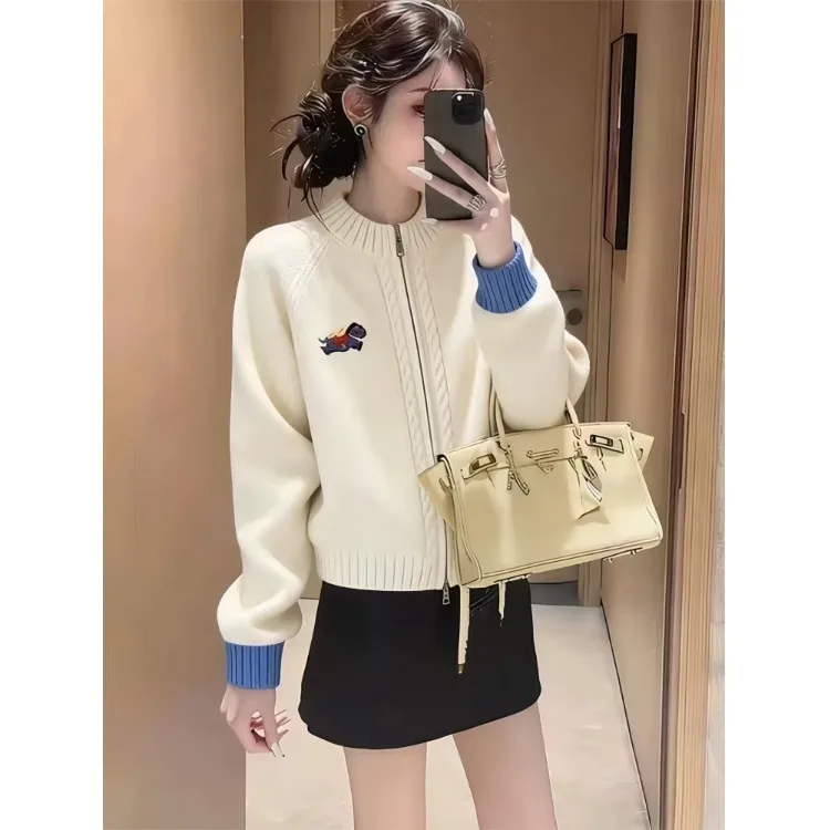 

Sweet Style Embroidered Zipper round Neck Knitwear Women's Winter Casual Cardigan Soft Polyester Fiber Regular Sleeve Length