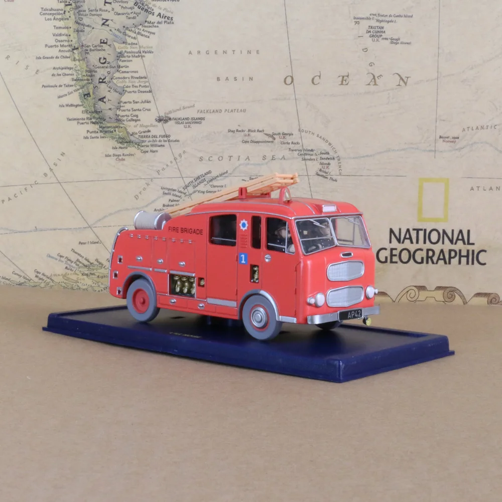 Herge Comic Les Aventures de et L'ILE NOIRE Black Island Fire Truck Metal Model Original Collection Gift