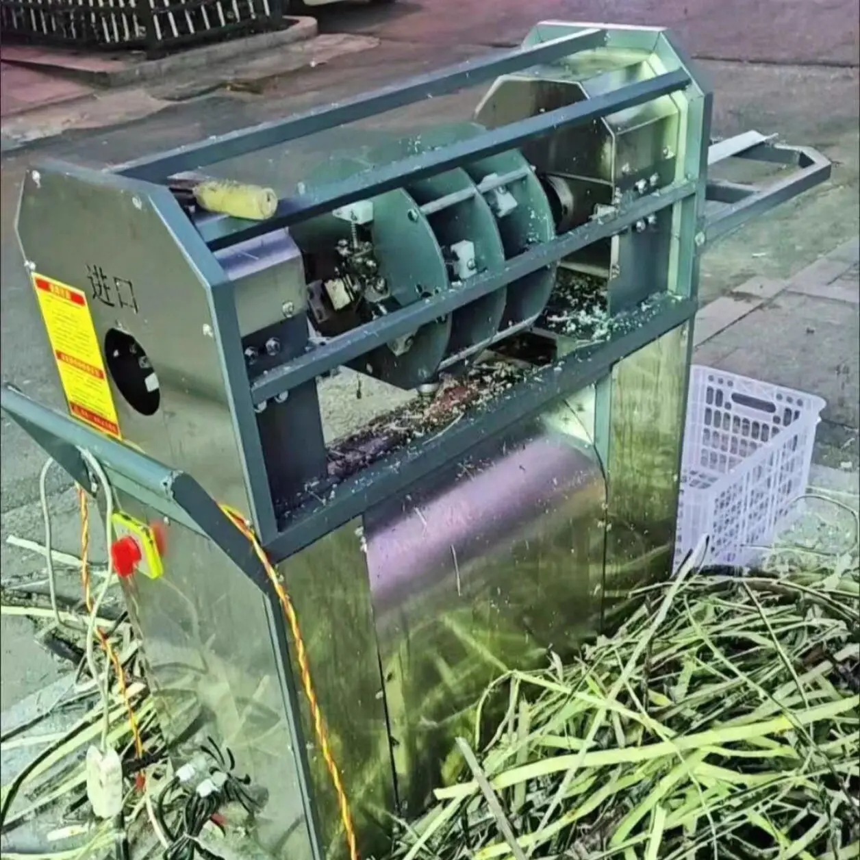 

Коммерческая автоматическая электрическая машина для очистки и резки сахарного тростника: очистка и нарезка в одном устройстве