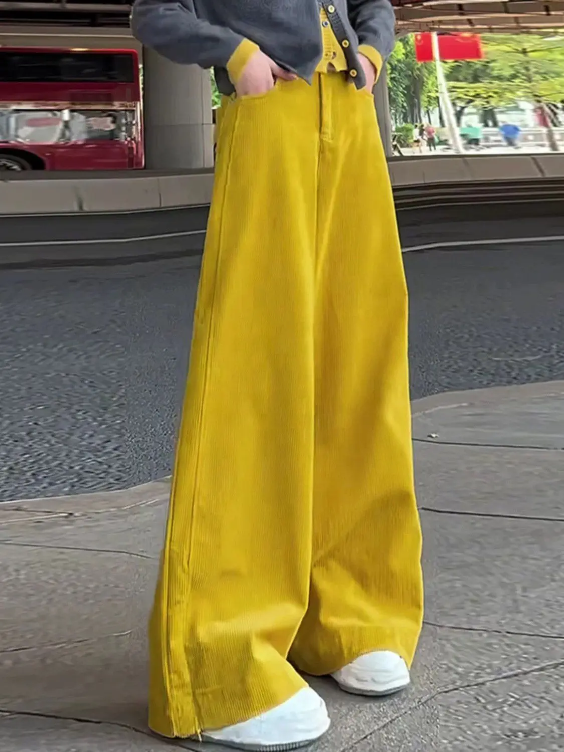 Pantaloni a gamba larga in velluto a coste giallo diamante pantaloni da pavimento slim a vita alta larghi dritti per bambini 2025 nuovi