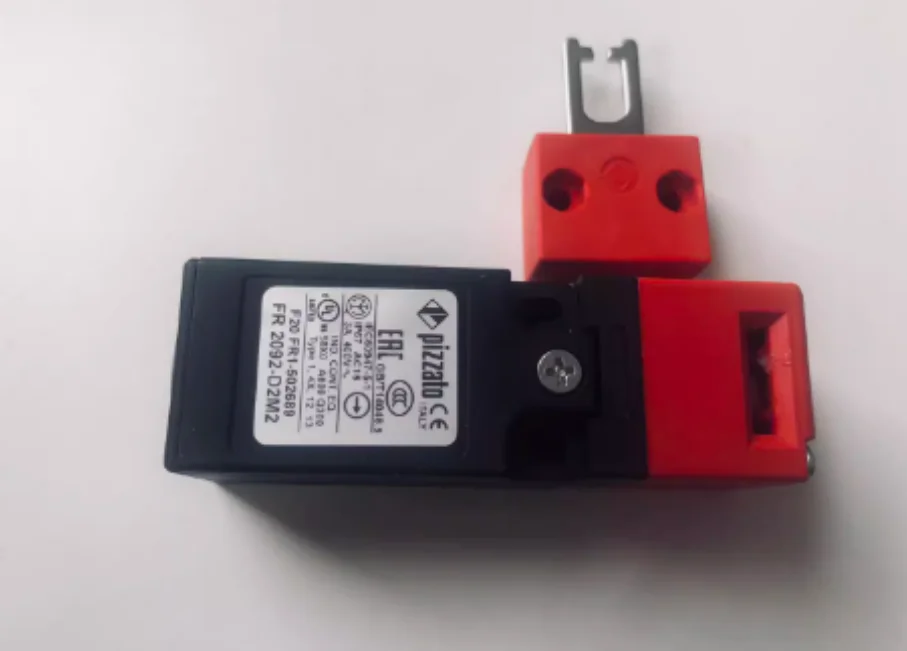 New original Pizzato safety door switch with key FR 2092-D2M2