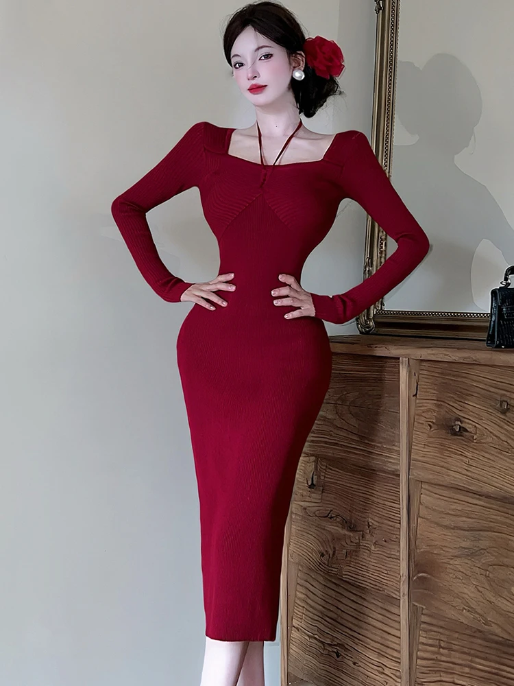 เดรสไหมพรมสีแดง คอเหลี่ยม แขนยาว ทรงเข้ารูป สำหรับงานพรอม ฤดูใบไม้ร่วง ปี 2025 สไตล์เกาหลี หรูหรา สง่างาม เหมาะสำหรับงานกลางคืน