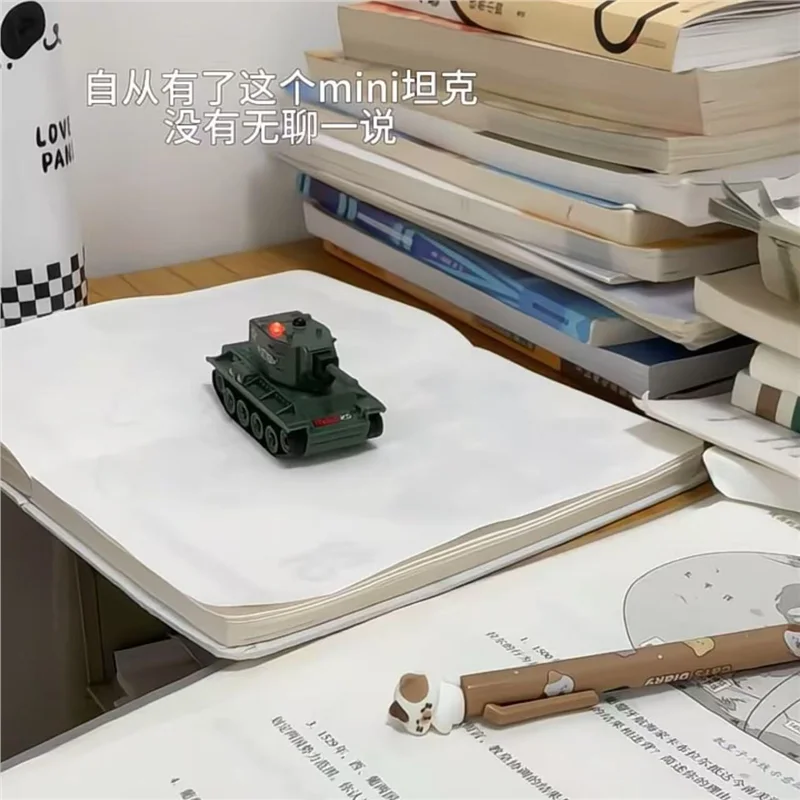 Mini réservoir RC créatif, véhicule tout-terrain Rechargeable, bataille infrarouge, voiture télécommandée, cadeau Unique pour petit ami