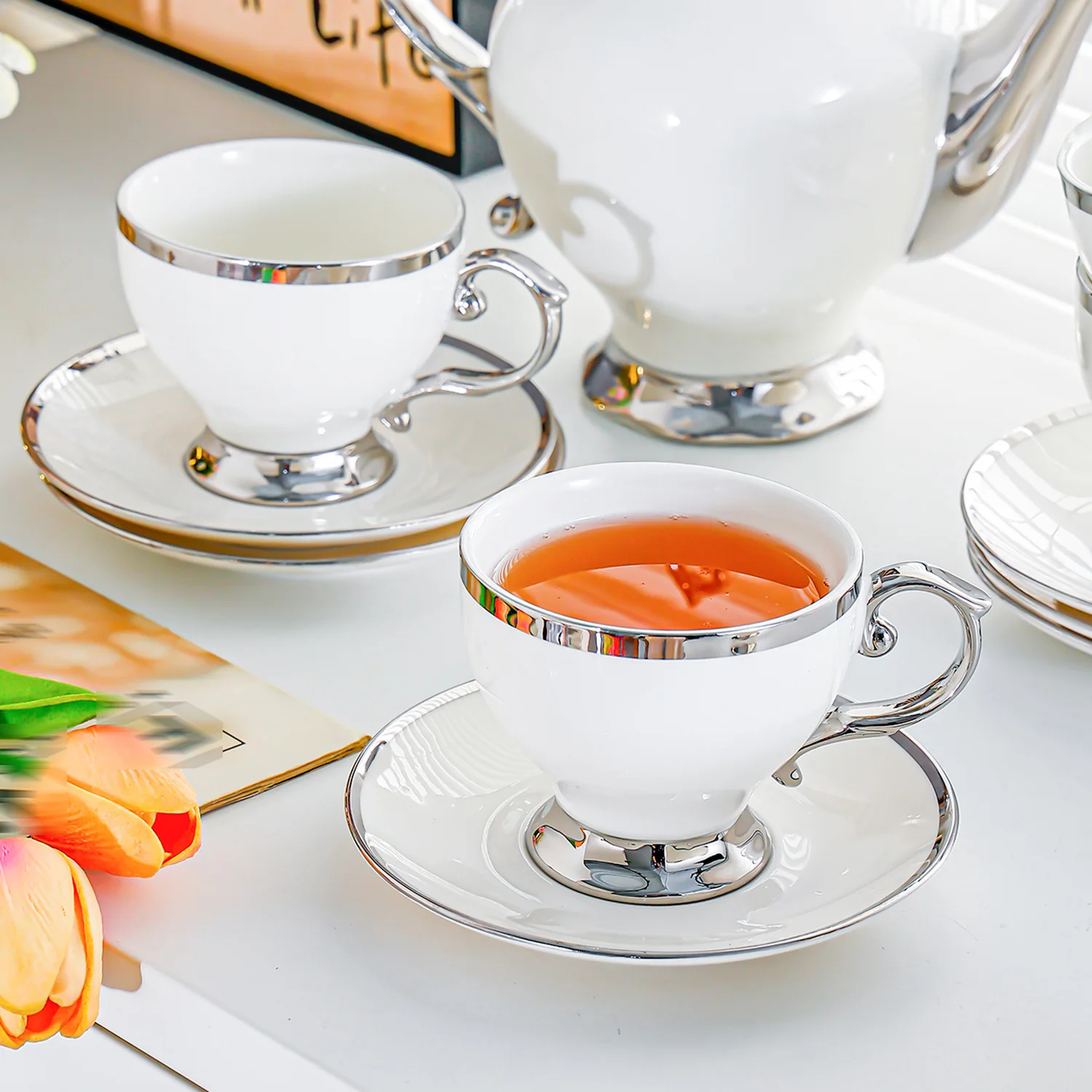 Light luxury ceramic coffee cup and saucer set, high-end simple office afternoon tea set, exquisite cups and cups