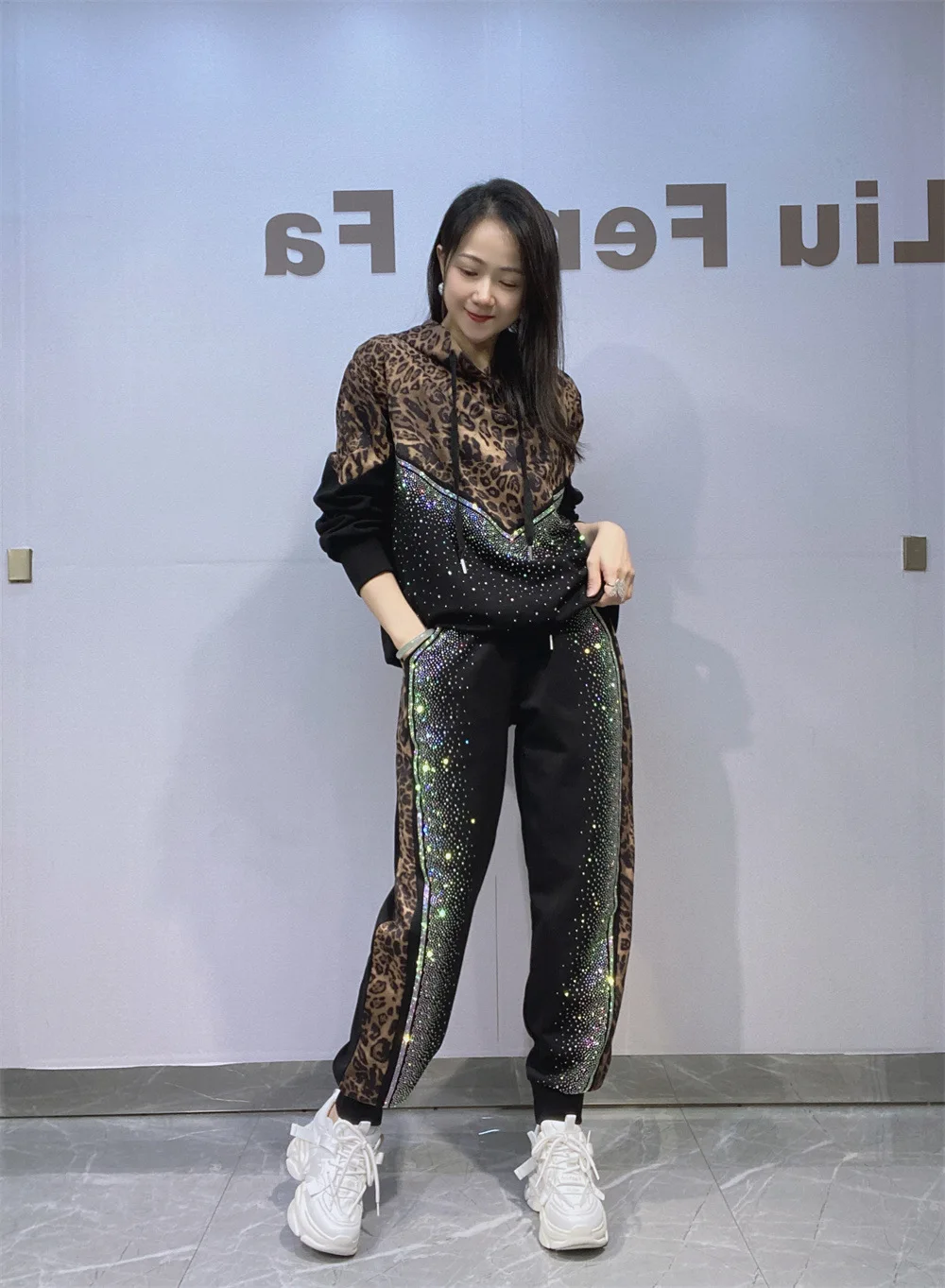 

Casual Sports Suit Women Leopard Print Splicing Stand-up Collar Hot Diamond Long-sleeved Zipper Jacket and Pants Two-piece Sets