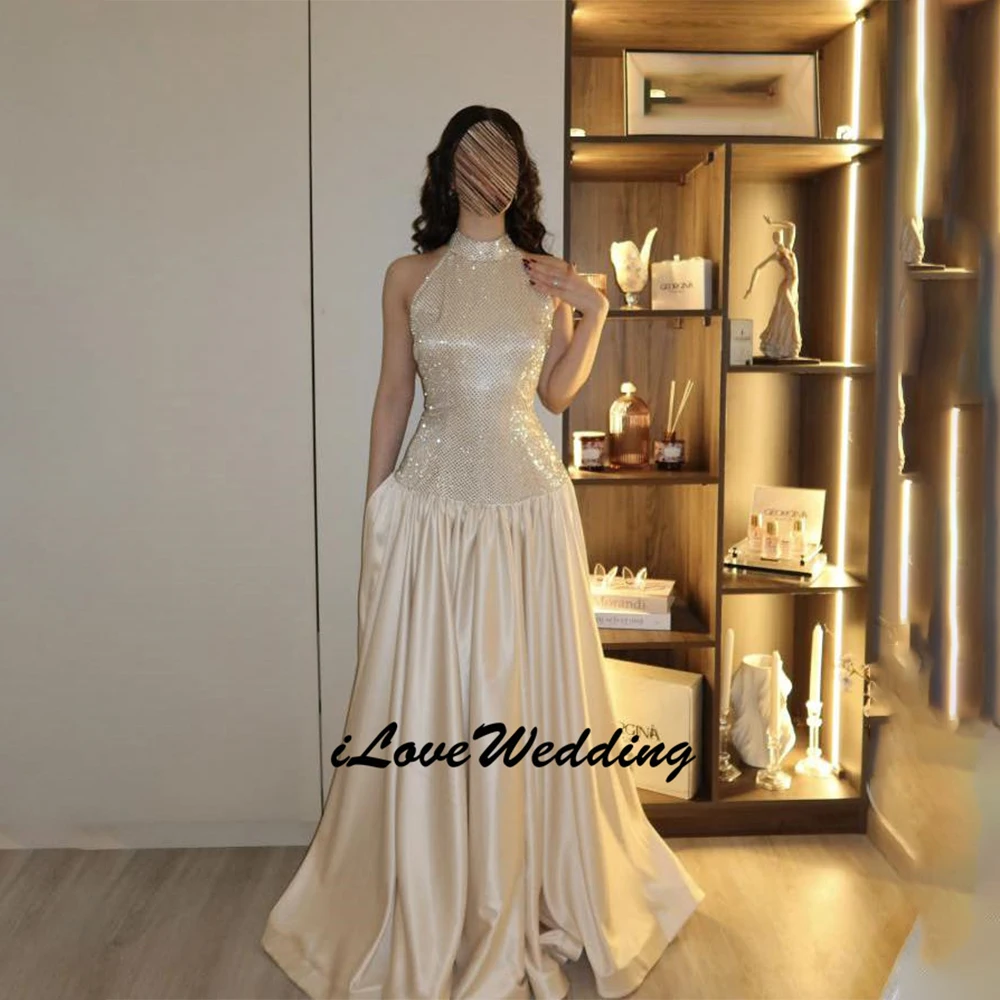 

Изысканное атласное платье для выпускного вечера на заказ, с тонкими бретелями-спагетти, драпировкой и открытой спиной, фасон А-силуэт, коллекция 2026 года. Вечерние платья на заказ.