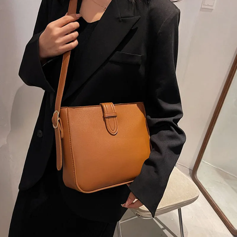 Women'S Bag 2024 Inclined Shoulder Bag New Trendy And Fashionable Single Shoulder Underarm Bags Retro Commuting Bucket Bags