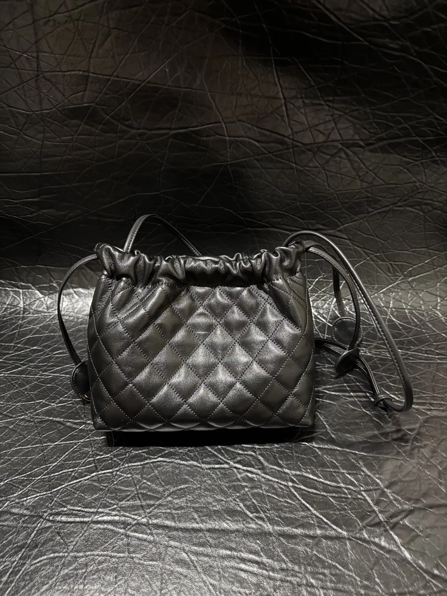 Women Quilted Drawstring Bucket Bag Soft Faux Leather Crossbody Pouch