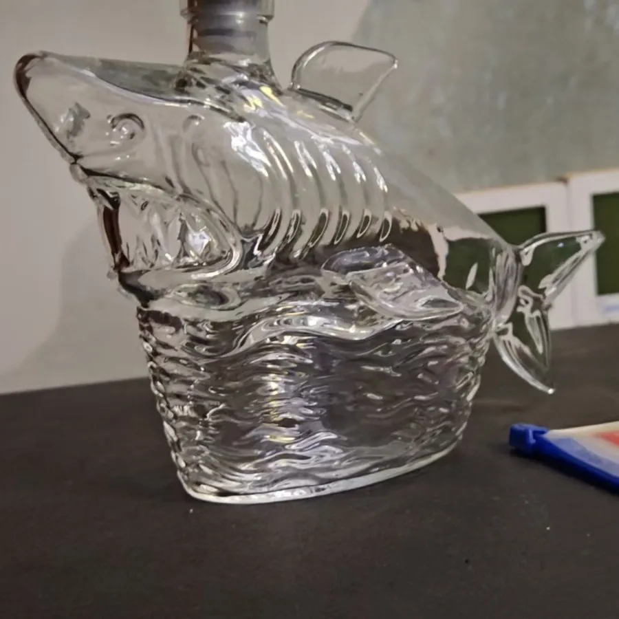 

Premium Glass Whiskey Bottle, High-End Design, Perfect for Whiskey Collecting, Comes with Beautiful Packaging, Ideal for Gifting